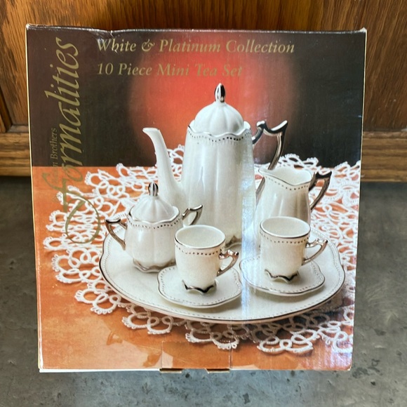 Formalities White and Platinum Collection - Picture 1 of 5